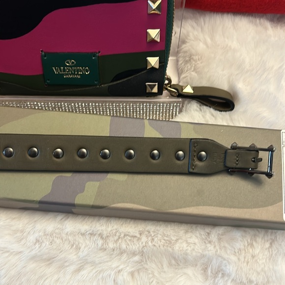 Valentino Garavani SOLD OUT Rock Stud Camouflage zip around wallet & Bracelet - Picture 6 of 17